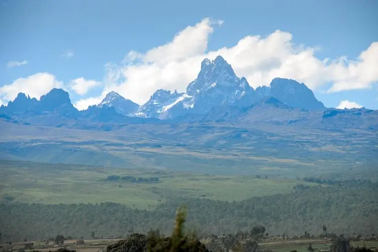 肯尼亚山：美丽壮丽的非洲之巅（肯尼亚山图片）