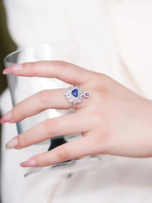 戴宝石戒指的寓意 戴宝石戒指的寓意和象征