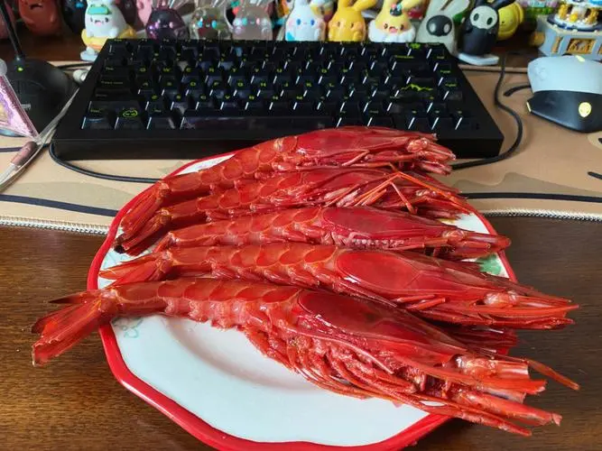 红魔虾和牡丹虾，哪个更好吃？（红魔虾和牡丹虾哪个好吃）