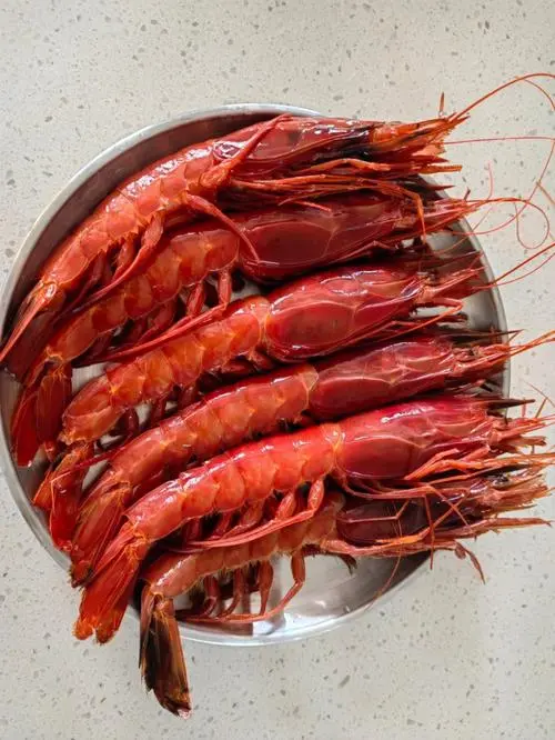 红魔虾与牡丹虾：美食界的两大鲜美代表（红魔虾好吃还是牡丹虾好吃）