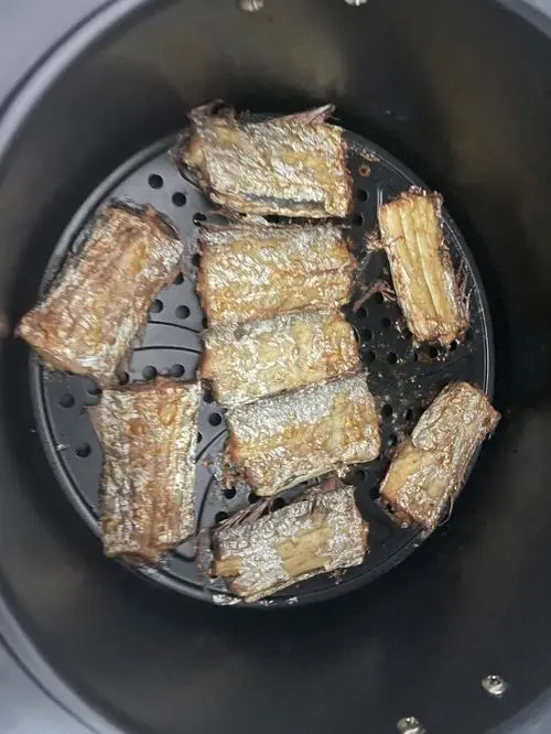 空气炸锅烤刀鱼的做法视频 空气炸锅烤鱼做法视频