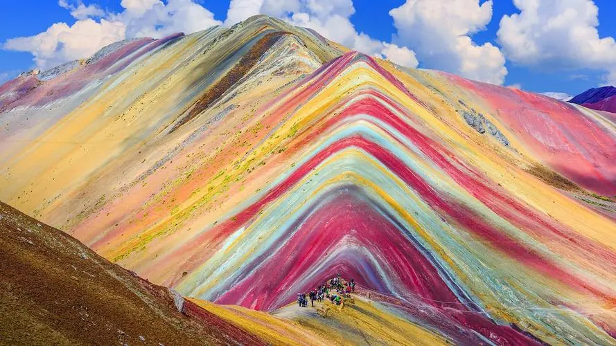 秘鲁彩虹山：大自然的生动画卷（秘鲁彩虹山图片）
