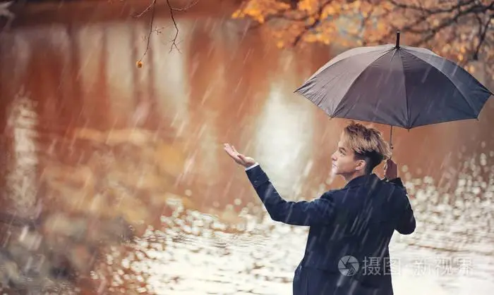 秋雨伞下图片高清 秋雨绵绵图片高清