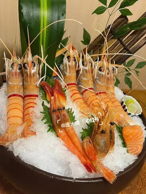 竹节虾与鳌虾：美味与独特的对决（竹节虾和鳌虾哪个好吃）